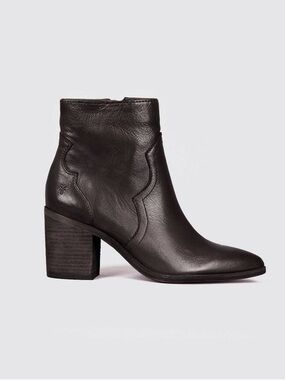 Frye Flynn Short Inside Zip Black Leather Boot - size 9